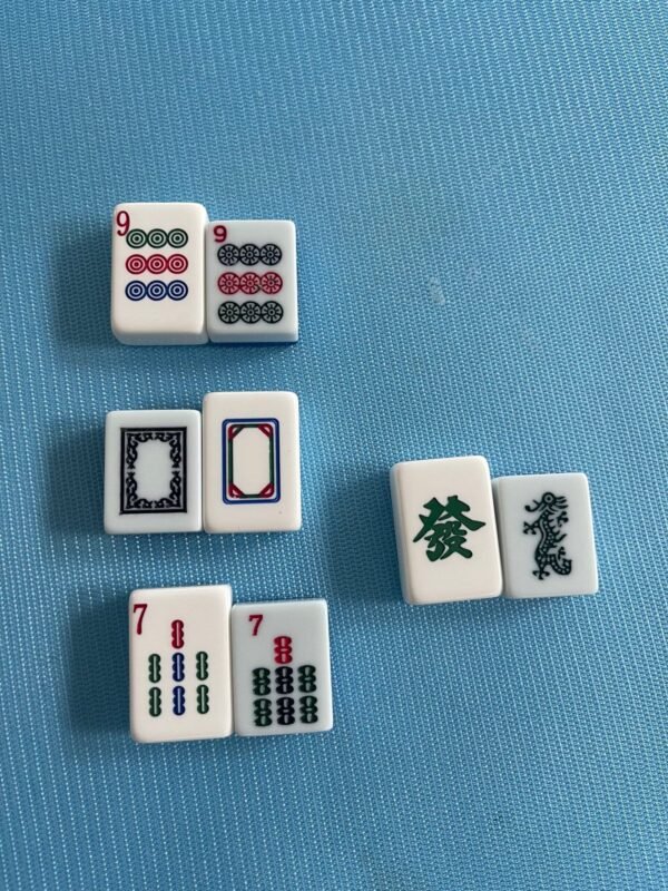White Solids LG - Image 3